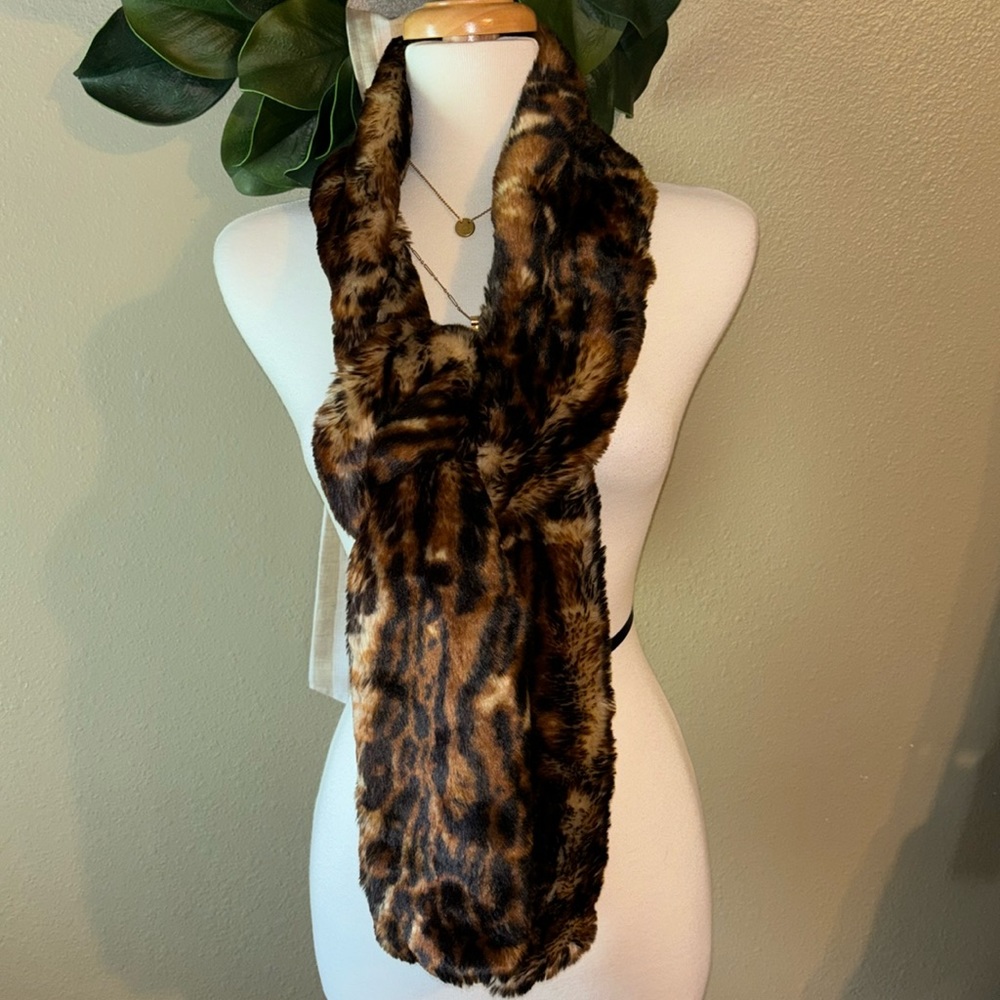 Faux Fur Scarf, No Tag